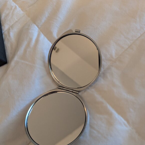 NIB Floral metal compact mirror from Korea - Picture 4 of 6